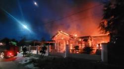 Rumah di Perum Korpri Bandar Lampung Terbakar Hebat, Api dari Korsleting Bagian Atap<