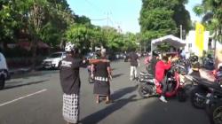 Bukti Toleransi Tinggi, Pecalang di Denpasar Terjun Amankan Perayaan Natal di Sejumlah Gereja<