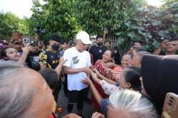 Pakai Kaos Sat set, Ganjar Pranowo Lari Pagi Sambil Menyapa Warga Klaten