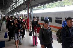 Puncak Arus Mudik-Balik Lebaran Diprediksi H-4 dan H+5, 1.677 Gerbong Disiapkan