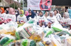 Wujudkan Program Mudah Ganjar-Mahfud MD, Relawan di Malang Jual Sembako Murah Rp20.000