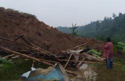 Tebing 40 Meter Longsor Timbun 3 Petani di Bandung Barat, 1 Tewas 1 Luka