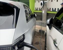 PLN Sulap Tiang Listrik Jadi SPKLU, Ekosistem EV Makin Menarik