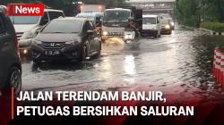 Jalan Raya Cawang Sutoyo Terendam Banjir, Petugas SDA Bersihkan Saluran Air yang Mampet