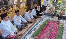Tiba di Ponpes Tebuireng, Ganjar Ziarah ke Makam KH Hasyim Asy’ari dan Gus Dur