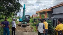 Aksi Mulia Caleg Partai Perindo Andaran Simbolon, Perbaiki Jalan Pakai Dana Pribadi<