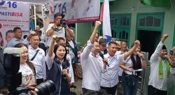 Seru, HT dan Liliana Tanoesoedibjo Nyanyi Mars Perindo Bareng Warga di Koja