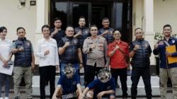 Brutal, Ayah dan Anak Bacok Preman Taubat di Bandung gegara Dendam<