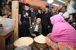 Harga Beras Tak Kunjung Turun, Ganjar: Operasi Pasar-Intervensi Pemerintah Harus Masif!