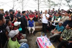 Ganjar Serap Aspirasi Nelayan Pekalongan, Bakal Optimalkan Pendataan untuk Mudahkan Distribusi Bantuan