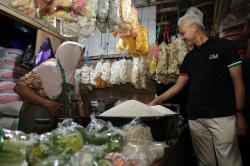 Ganjar Blusukan ke Pasar Limpung Batang, Serap Aspirasi Pedagang
