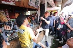 Ngopi Bareng Ganjar, Sopir Truk: Terima Kasih Pak Berhasil Berantas Pungli