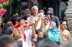 Ganjar Bakal Fasilitasi Pembuatan Pakan Ternak Sendiri untuk Kurangi Beban Peternak Ayam