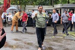 Pakai Baju Mahasiswa Pencinta Alam, Mahfud MD Siap Ikuti Debat Cawapres