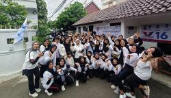 Caleg Perindo Diska Resha Senam Bareng Emak-Emak dan Gelar Bazar Sembako Murah di Ragunan Jaksel