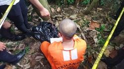 Rekonstruksi Mutilasi Pengusaha Kafe di Malang, Pelaku sempat Doa saat Kubur Kepala Korban <