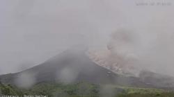 Gunung Merapi Kembali Erupsi, Muntahkan 3 Kali Awan Panas secara Beruntun