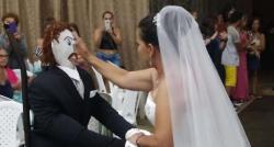 Viral, Perempuan Cantik Kelamaan Melajang, kini Nikah dengan Boneka dan Punya Anak 