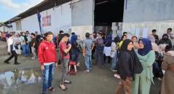 Gaji Pelipat Surat Suara di Medan Belum Dibayar, Ribuan Warga Demo Depan Kantor KPU<