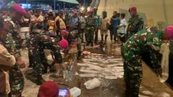 Razia Penumpang Kapal Pelabuhan Yos Sudarso Ambon, Marinir Temukan Ratusan Liter Miras