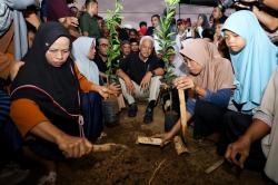 Ganjar Sat Set Sambangi Petani Pembibitan di Purworejo, Langsung Disambut Ribuan Warga