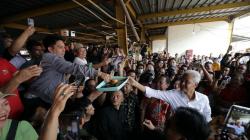 Ganjar Ngopi Bareng Pedagang di Pasar Tomohon, Berbagi Strategi Wujudkan Harga Pangan Murah<