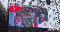 Sapa Warga, Ganjar Pranowo Tampil Gagah dengan Jaket Bomber di Konser Salam Metal