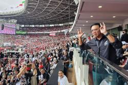 Semangat Ahok Salam Metal Ikut Kampanye Akbar Ganjar-Mahfud di GBK