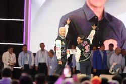 Apresiasi Gelombang Pernyataan Sikap Sivitas Akademika, Ganjar-Mahfud Kompak Pakai Jaket Varsity di Debat Capres