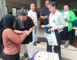 Ajari Cara Mencoblos, Caleg Perindo Djoni Toat Ajak Warga Regol Bandung Jangan Golput