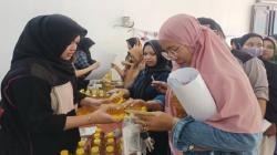 Caleg Perindo Wan Ariska Gelar Bazar Minyak Goreng di Pekanbaru, Rp5.000 per Liter<