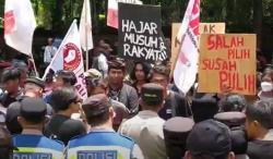 Mahasiswa di Bali Demo Desak Ketua KPU Hasyim Asy’ari Mundur karena Langgar Etik<