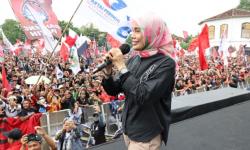 Heboh Momen Atikoh Nyanyi Nemen Bareng Alam Ganjar dan NDX AKA di Hajatan Rakyat Solo
