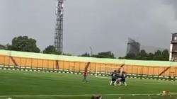 Kronologi Pemain Bola asal Subang Tewas Tersambar Petir di Stadion Siliwangi, Sepatu sampai Terbakar<