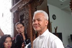 Ganjar Cerita Sindiran Warga Yogya Pakai Matematika ala KPU: 2+2=22, 4+1=41