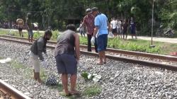 Polisi Dibantu Warga Kumpulkan Bagian Tubuh IRT Tewas Tertabrak Kereta Api di Ngawi