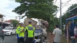 Minibus Bawa Rombongan Pelayat Kecelakaan di Maros, 1 Orang Tewas 3 Dilarikan ke RS