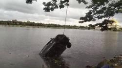 Minibus Melaju Kencang Terjun ke Laut di Muna, Sopir Diduga Mengantuk