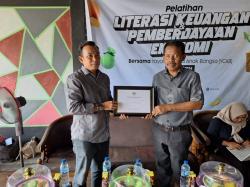 Jadi Lembaga Pemberdayaan UMKM Terbaik, PNM Kendari Raih Dua Penghargaan