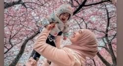 So Sweet, Teuku Ryan Puji Foto Liburan Ria Ricis dan Moana: Cantik
