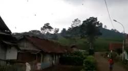 16 Rumah di Kertasari Bandung Terdampak Puting Beliung, BPBD Jabar: Jumlahnya Bisa Bertambah 