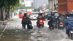 BPBD: 4 RT dan 7 Ruas Jalan di Jakarta Masih Terendam Banjir 