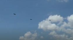 3 Pesawat Tempur dan Helikopter TNI AU Unjuk Kebolehan di Langit Batam, Warga Takjub<