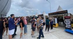 Keseruan Konser Ed Sheeran, Stand Makanan di JIS Laris Manis Diserbu Pengunjung 