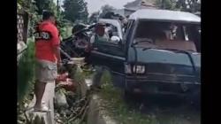 Melaju Kencang, Minibus dan Pikap Bermuatan Pisang Kecelakaan di Bangkalan hingga Terguling