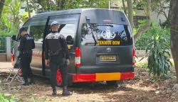 Polisi Geledah Rumah Terduga Dukun Santet di Ciputat, Temukan 2 Senpi dan Puluhan Foto