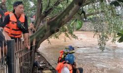 3 Santri Hilang Terseret Arus saat Berenang di Sungai Cikapundung Bandung<