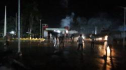 Tak Puas dengan Proses Rekapitulasi Suara, Massa Serang Gedung Emeneme Yaware<