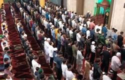 Salat Tarawih Perdana di Masjid Raya Bandung Dipadati Jemaah