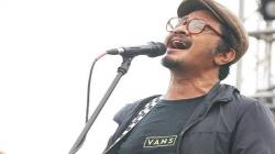 Profil Ade Paloh, Vokalis Band Sore yang Meninggal 10 Hari Jelang Ulang Tahun ke-48